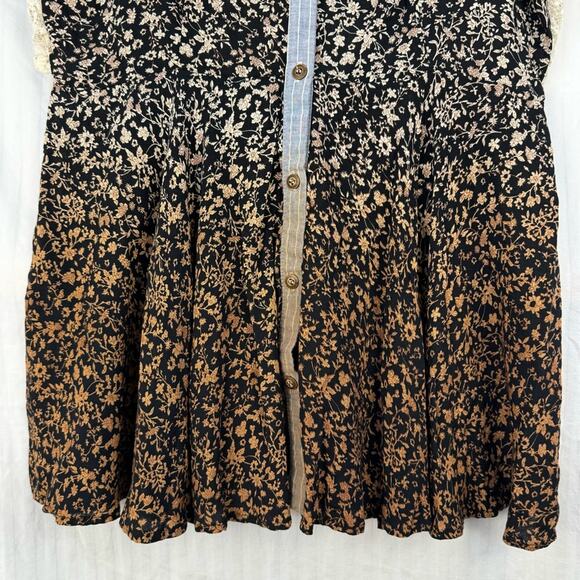 Gimmicks BKE Short Sleeve Button Down Women’s Size Medium Open Back Floral Lace - Picture 6 of 9